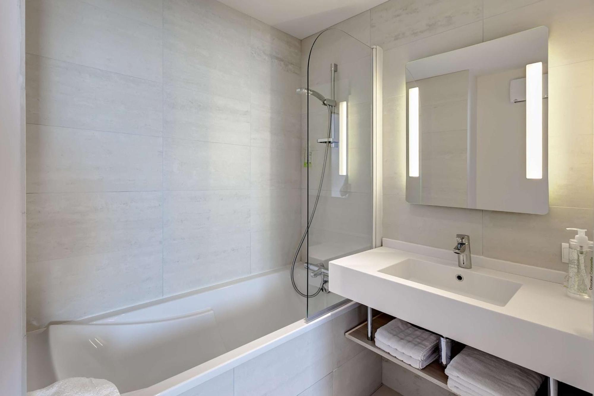 Brit Hotel Vendee Mer Les Achards  Ngoại thất bức ảnh