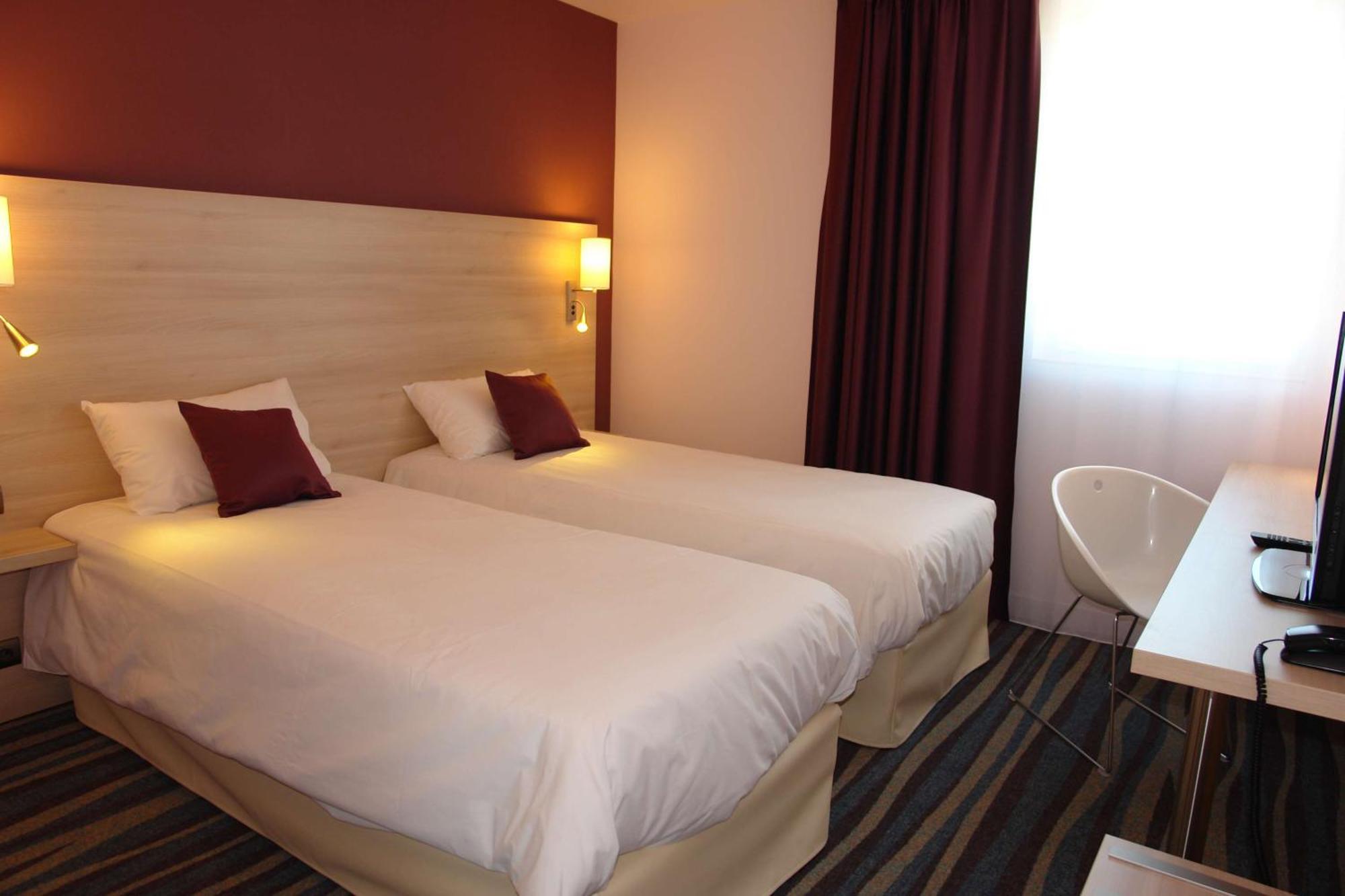 Brit Hotel Vendee Mer Les Achards  Ngoại thất bức ảnh