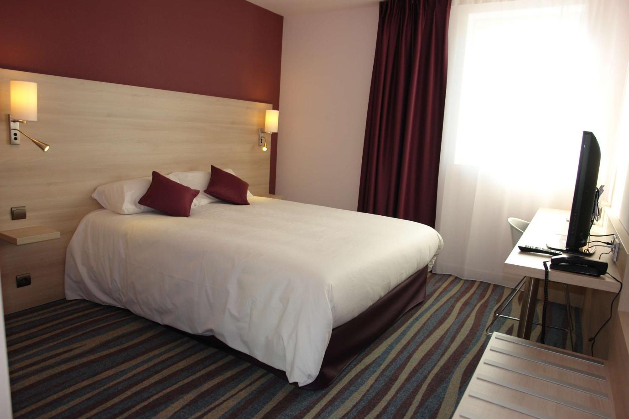 Brit Hotel Vendee Mer Les Achards  Ngoại thất bức ảnh
