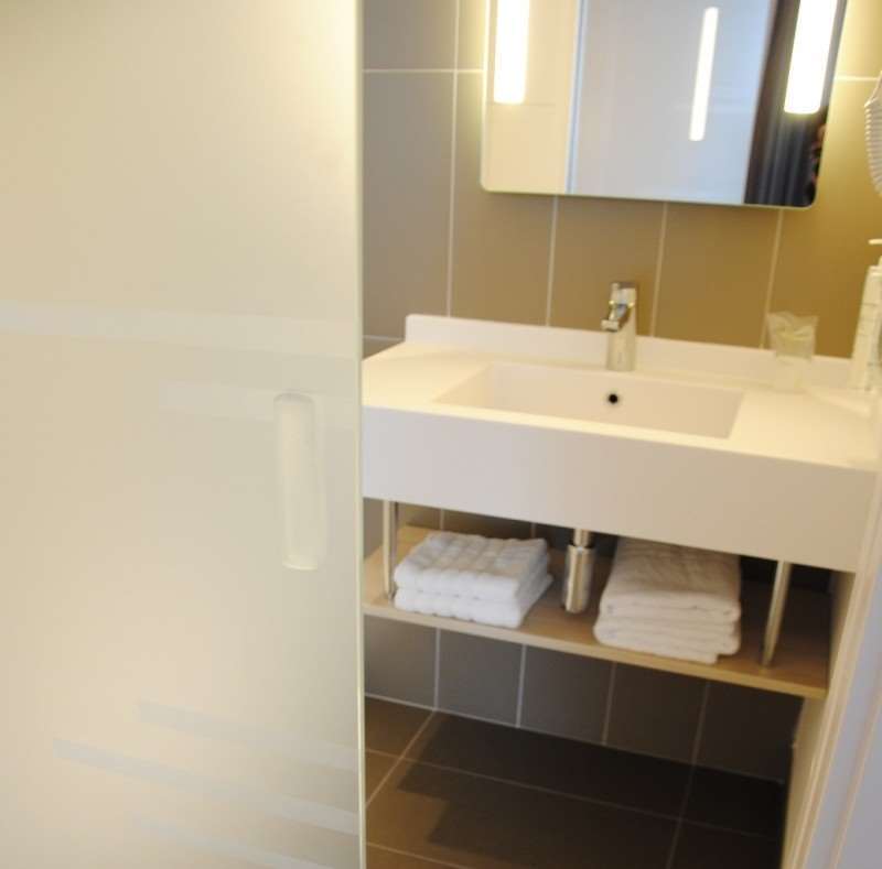 Brit Hotel Vendee Mer Les Achards  Phòng bức ảnh